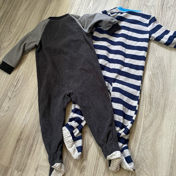 Carters 18 month Onesies 2-Pack - Picture 2 of 6